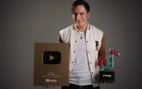 Soy Suco photo with youtube play button