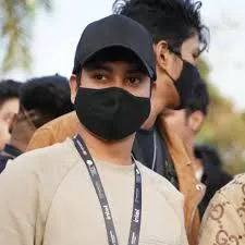 helping gamer photo portrait